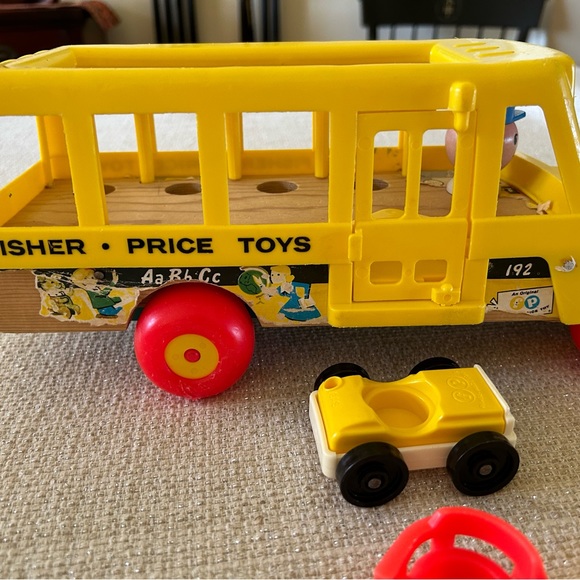 Vintage Fisher Price School bus and other pieces - Picture 7 of 10